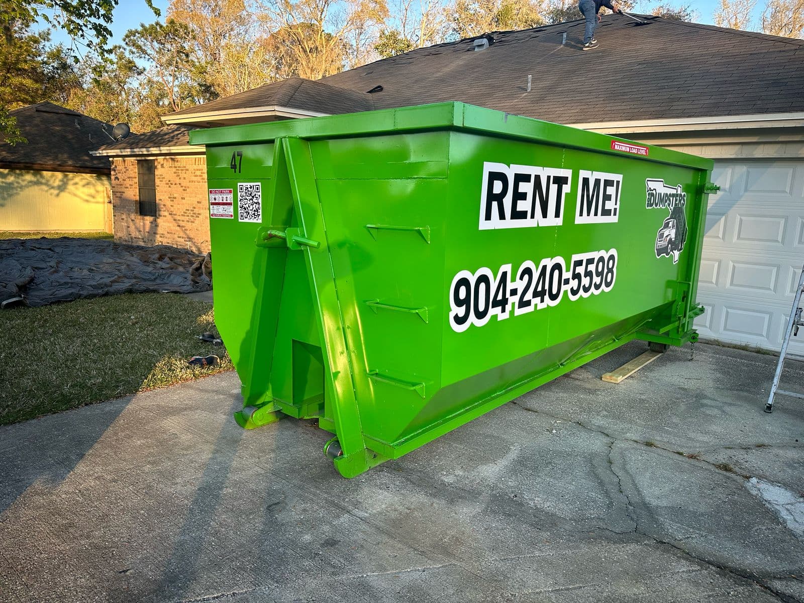 Dumpster Rental Jacksonville FL - How It Works Dumpster rental delivery in Jacksonville FL - 904 Dumpster on residential driveway